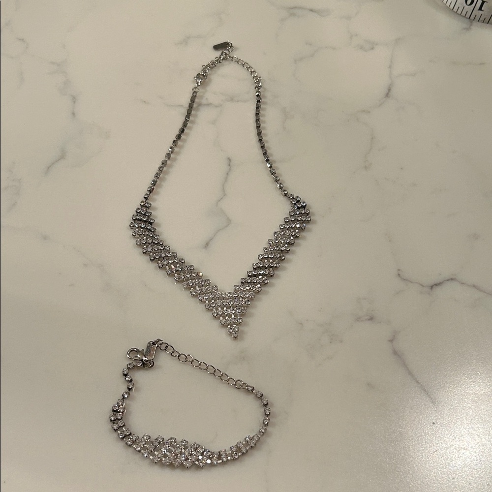 Elegant Vintage Silver Necklace and Bracelet Set